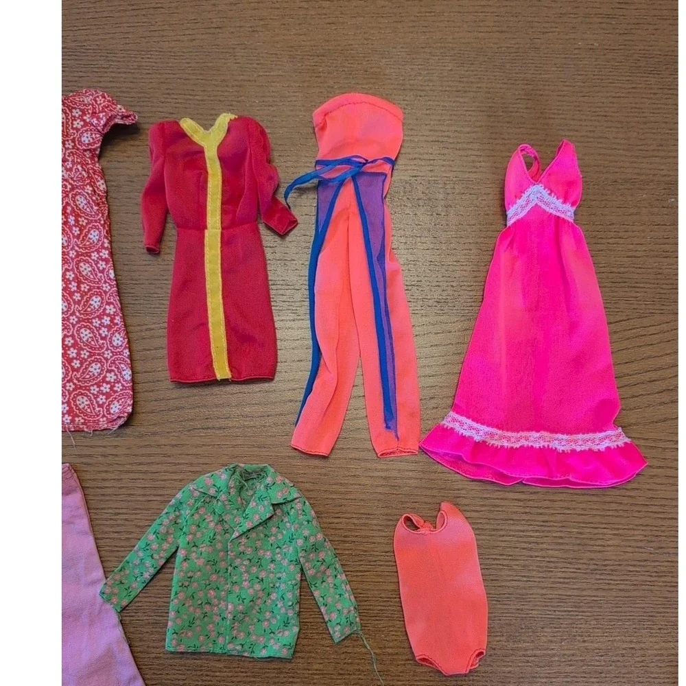 VINTAGE Barbie 1977 FASHION FIREWORKS #9805‎ Standard DOLL + 7 Outfits 1958 Body